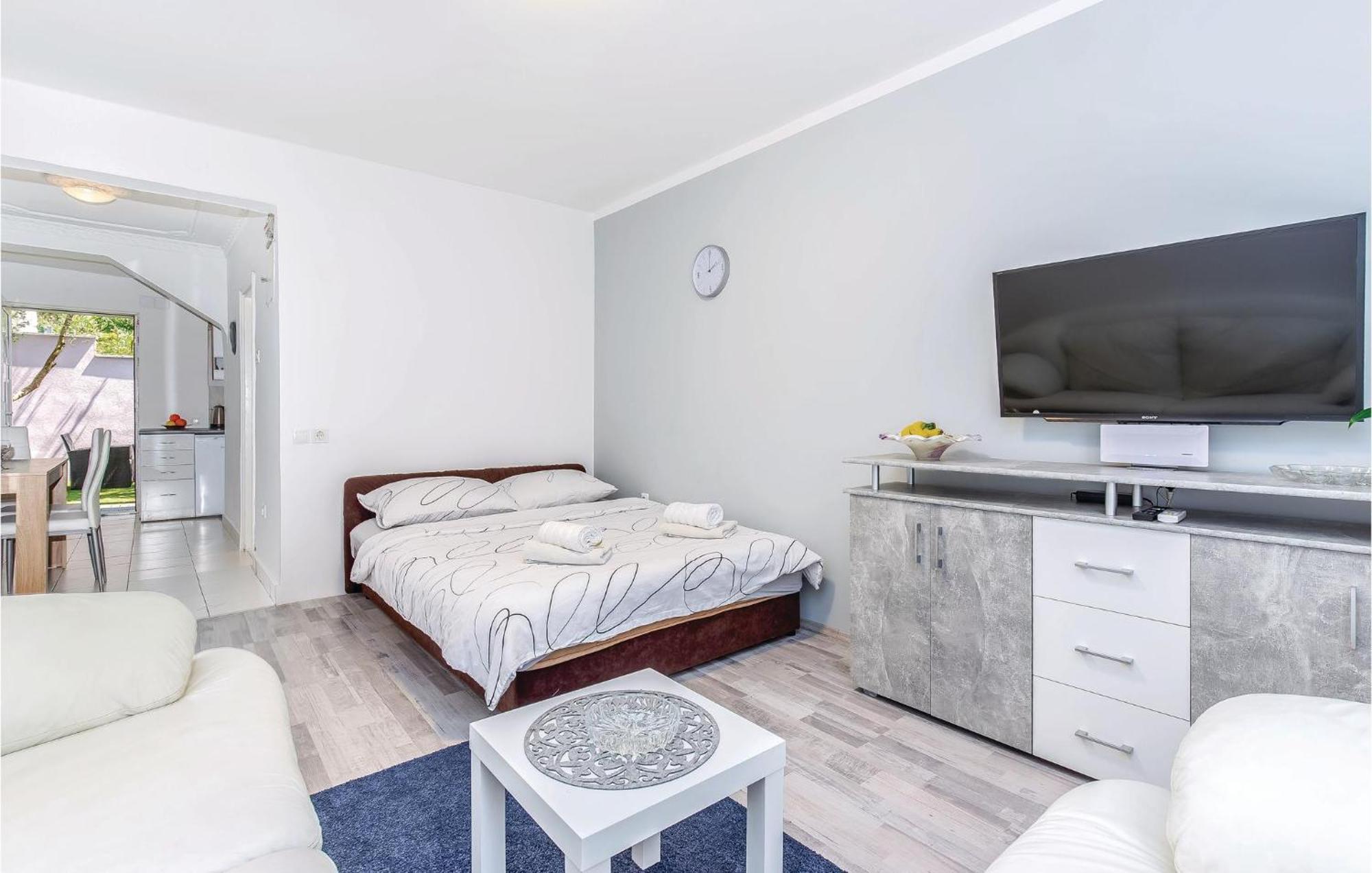 Stunning Apartment In Kostrena With Kitchen エクステリア 写真