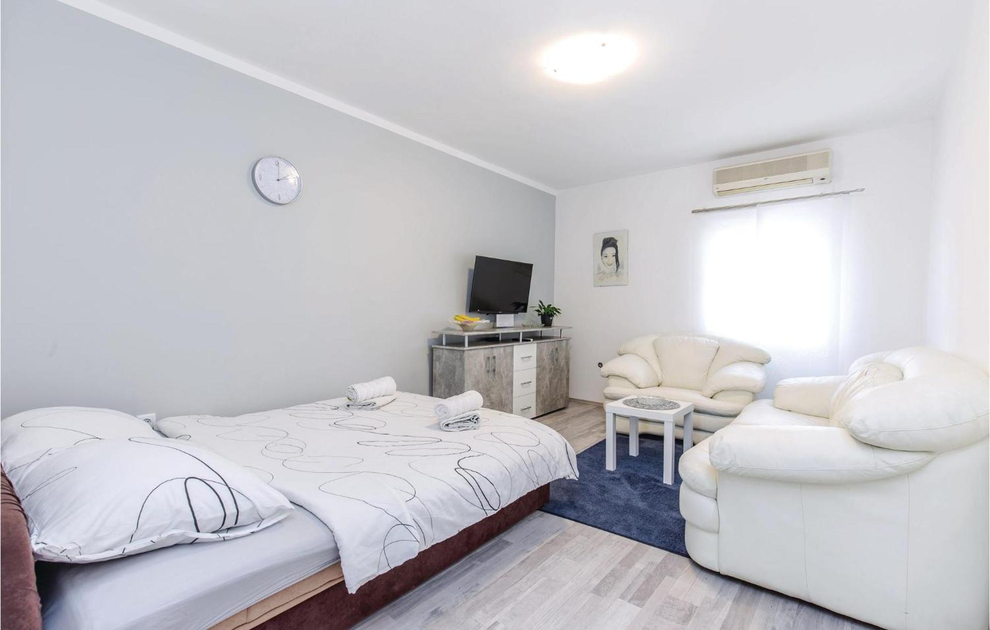 Stunning Apartment In Kostrena With Kitchen エクステリア 写真