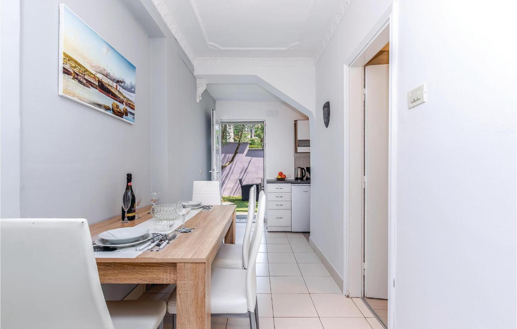 Stunning Apartment In Kostrena With Kitchen エクステリア 写真