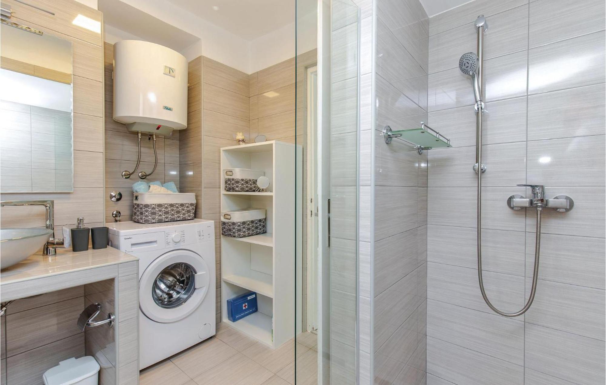 Stunning Apartment In Kostrena With Kitchen エクステリア 写真