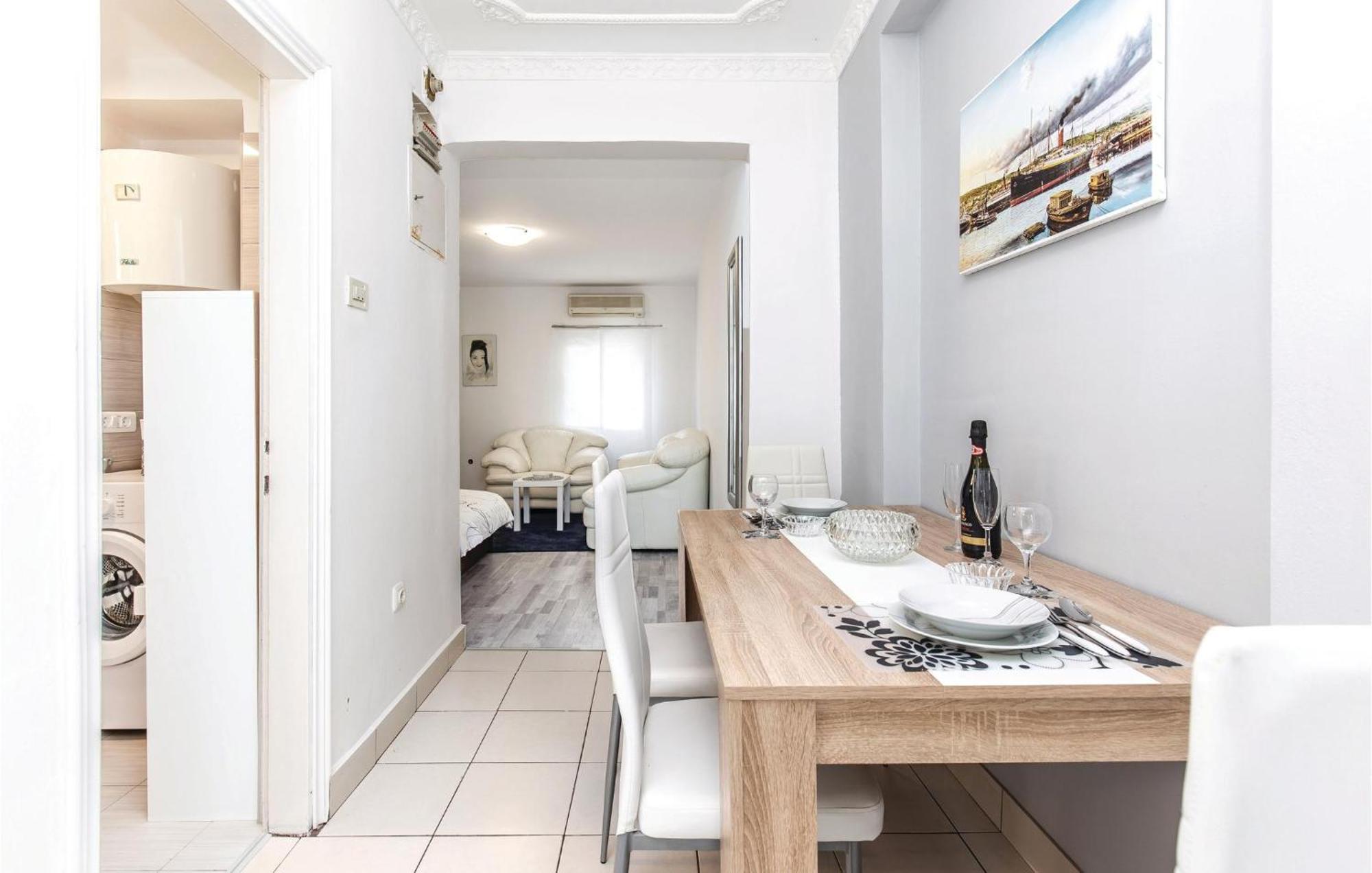Stunning Apartment In Kostrena With Kitchen エクステリア 写真
